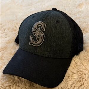 MLB Seattle Mariners Black and Gray Baseball Cap New Era Small Medium Mesh